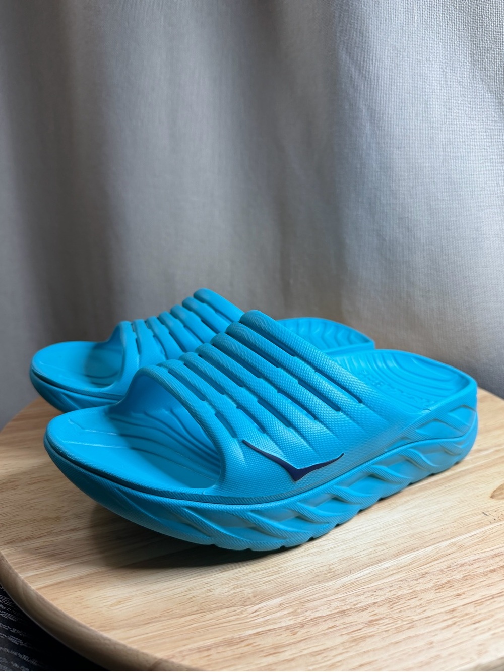 HOKA One One unisex ira Recovery sandals.